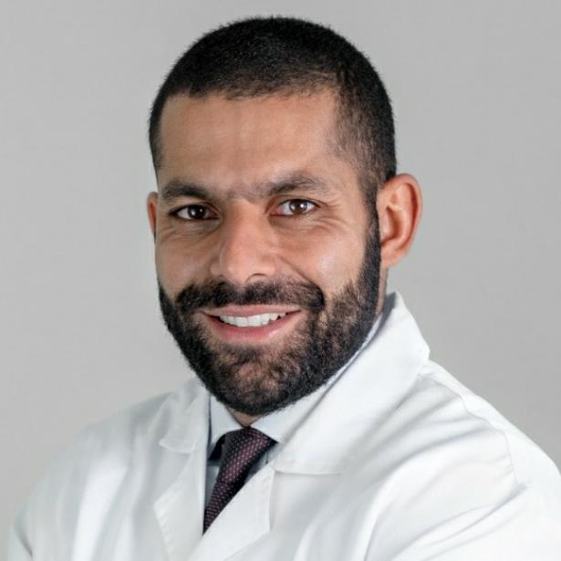 Dr. Begad Abdelrazek | Consultant and Professor of Orthopedic Surgery and Sports Injuries | MEDOC