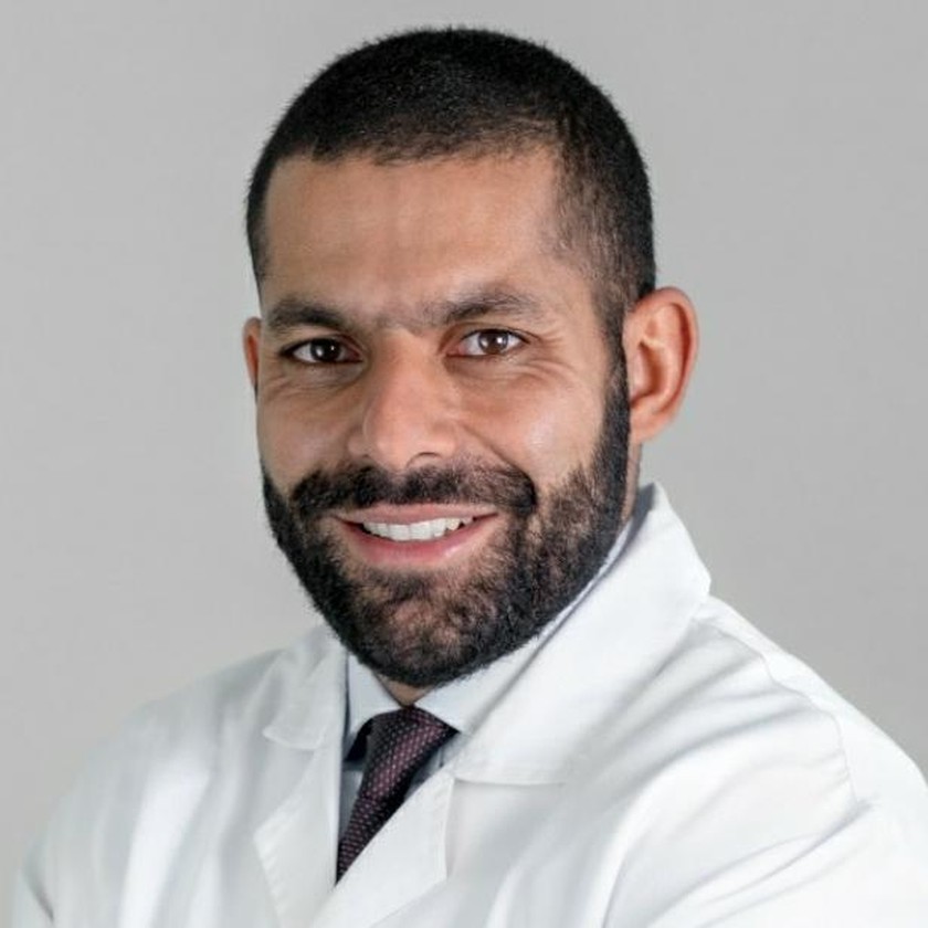 Dr. Begad Abdelrazek | Consultant and Professor of Orthopedic Surgery and Sports Injuries | MEDOC